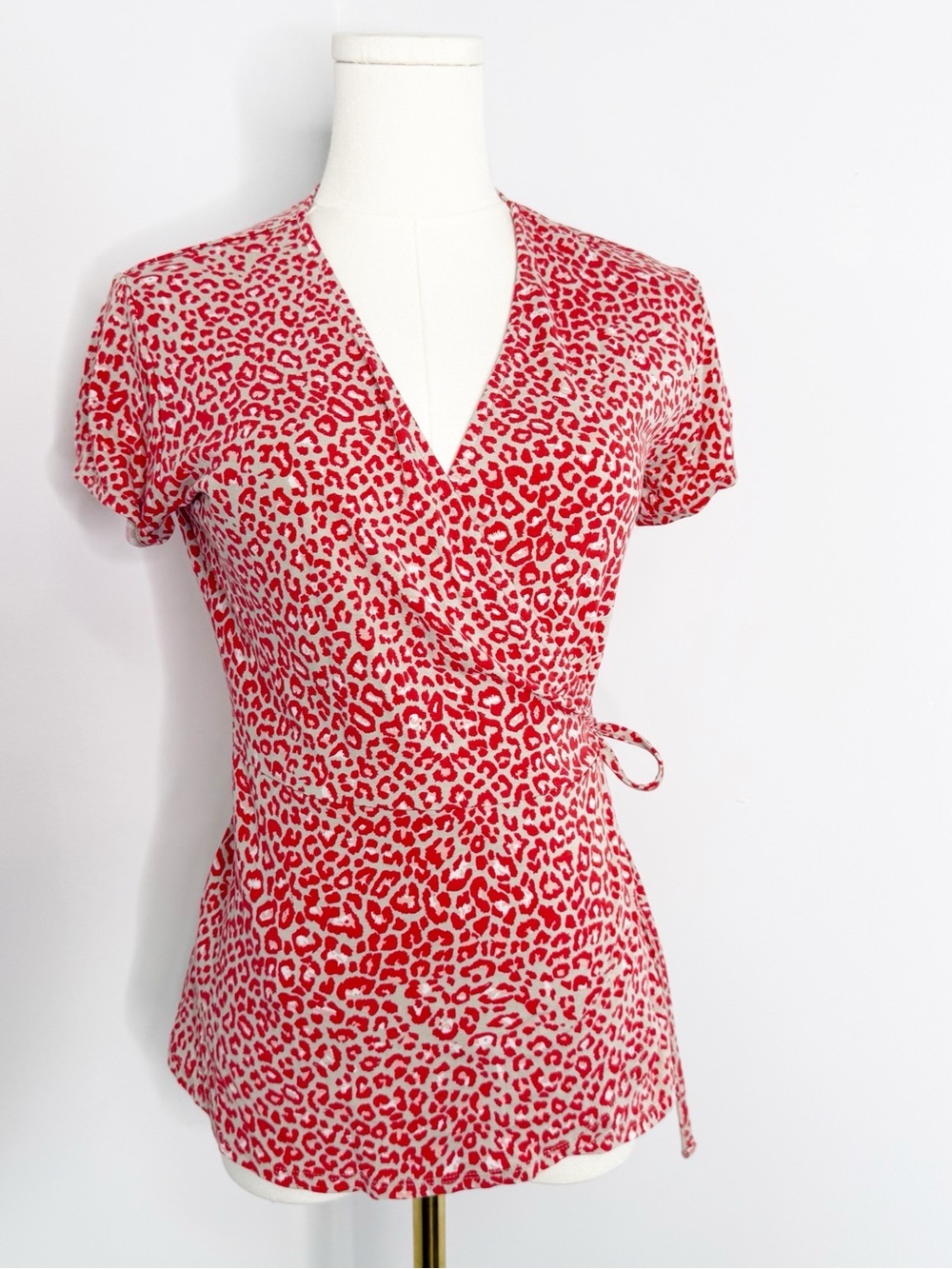 Kettlewell Wrap Top Medium Red Pink Leopard Print Stretch V-Neck Short Sleeve